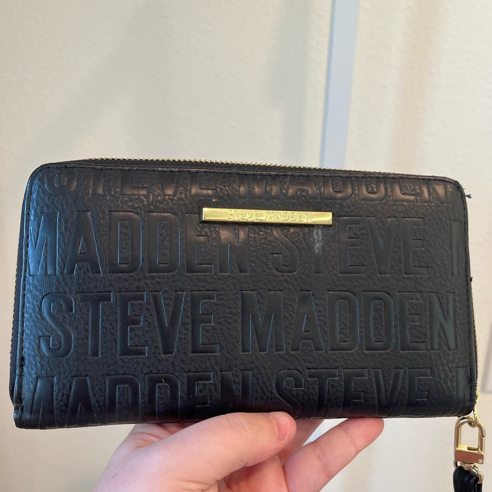 Steve Madden Embossed Black Wallet